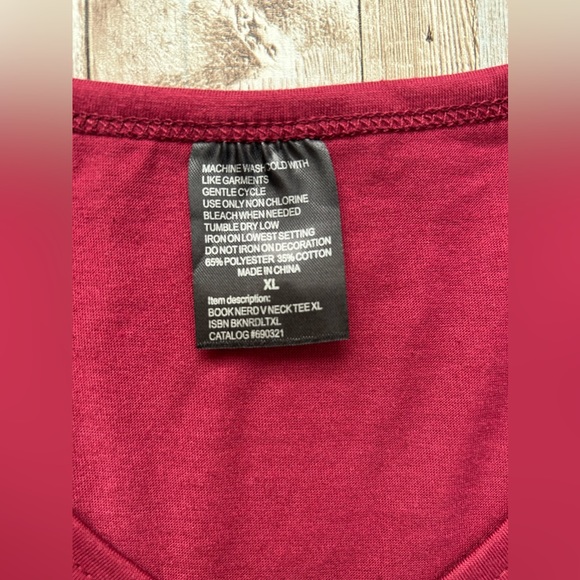 Book Nerd V-Neck Shirt Women’s XL NWOT - Picture 4 of 4